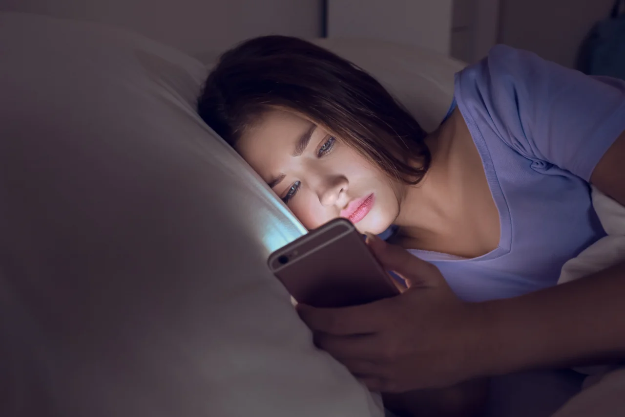 Privação de sono de uma noite provoca alterações mensuráveis nas conexões do cérebro, diz estudo