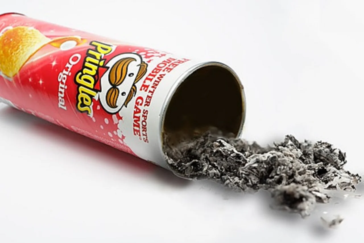 Inventor da lata de Pringles teve parte das cinzas enterrada dentro da própria criação