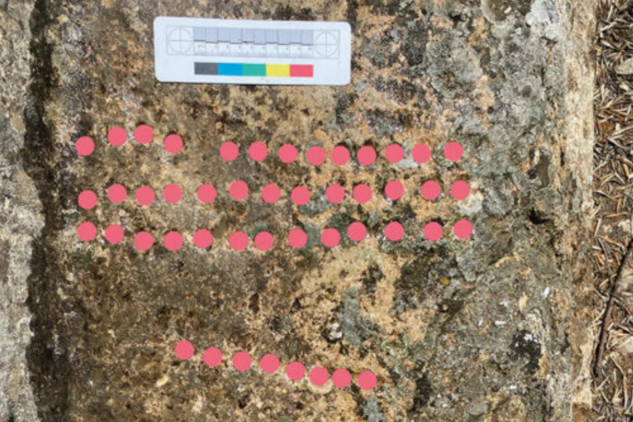 Tabuleiro medieval encontrado em banho público pode ser o mais antigo do tipo no Norte da África