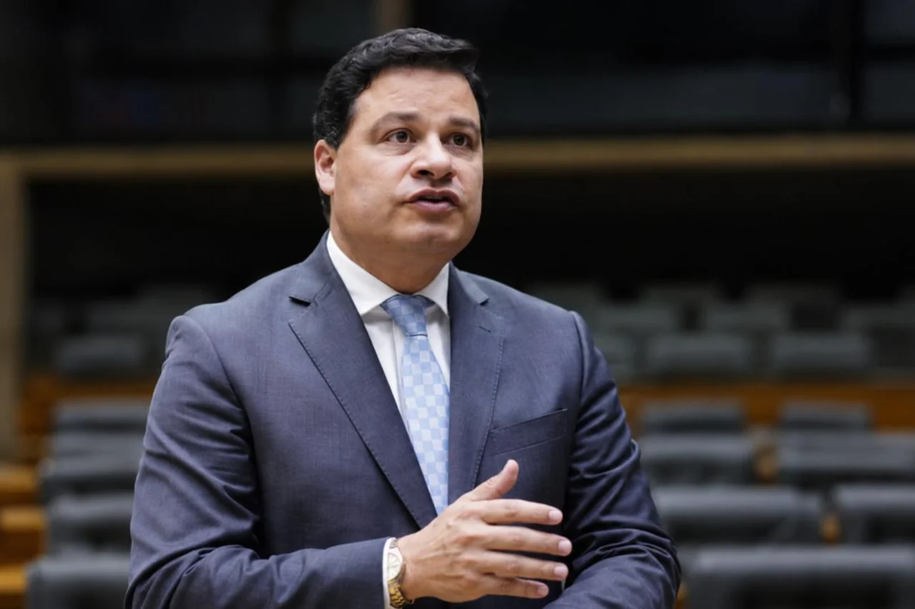 Pesquisa Radar Inteligência mostra Sandro Alex em crescimento na disputa pelo Governo do Paraná, com empate técnico pelo segundo lugar e avanço no cenário com apoio de Ratinho Junior