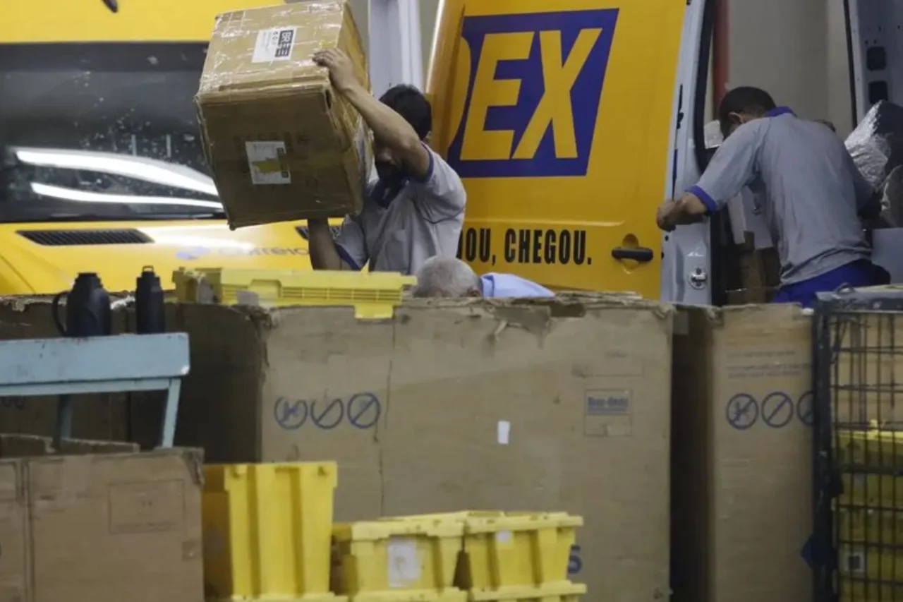 Correios fecham primeiro trimestre com prejuízo de R$ 3,1 bilhões e mantêm plano de reestruturação 17 Correios fecham primeiro trimestre com prejuízo de R$ 3,1 bilhões e mantêm plano de reestruturação