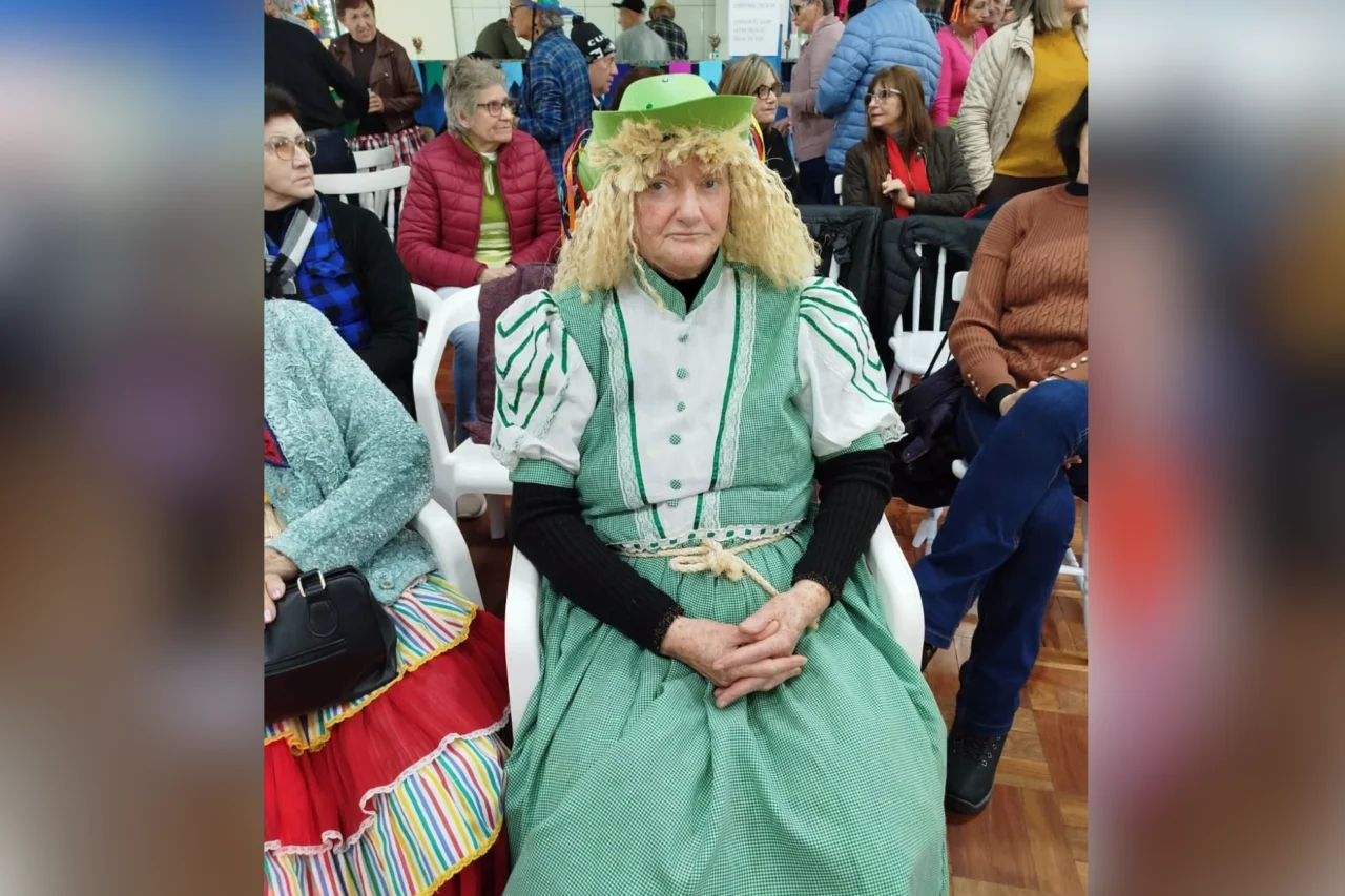 Arraial da Melhor Idade reúne mais de 400 idosos em São José do Cedro 9 Evento realizado no Centro dos Idosos reuniu mais de 400 participantes, contou com atividades juninas e escolheu Felipe de Mattos e Ivânia de Martini como Sinhô e Sinhá 2026