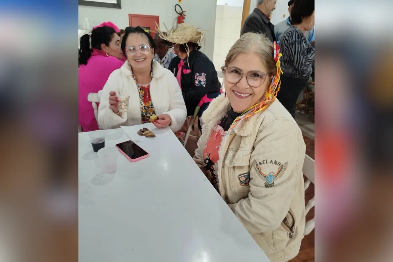 Arraial da Melhor Idade reúne mais de 400 idosos em São José do Cedro 10 Evento realizado no Centro dos Idosos reuniu mais de 400 participantes, contou com atividades juninas e escolheu Felipe de Mattos e Ivânia de Martini como Sinhô e Sinhá 2026