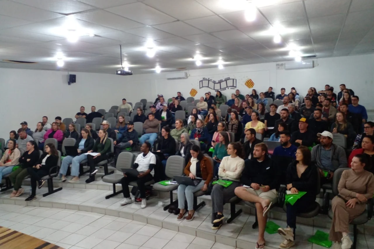 Capacita&ccedil;&atilde;o sobre Nota Fiscal Eletr&ocirc;nica re&uacute;ne empreendedores em S&atilde;o Jos&eacute; do Cedro