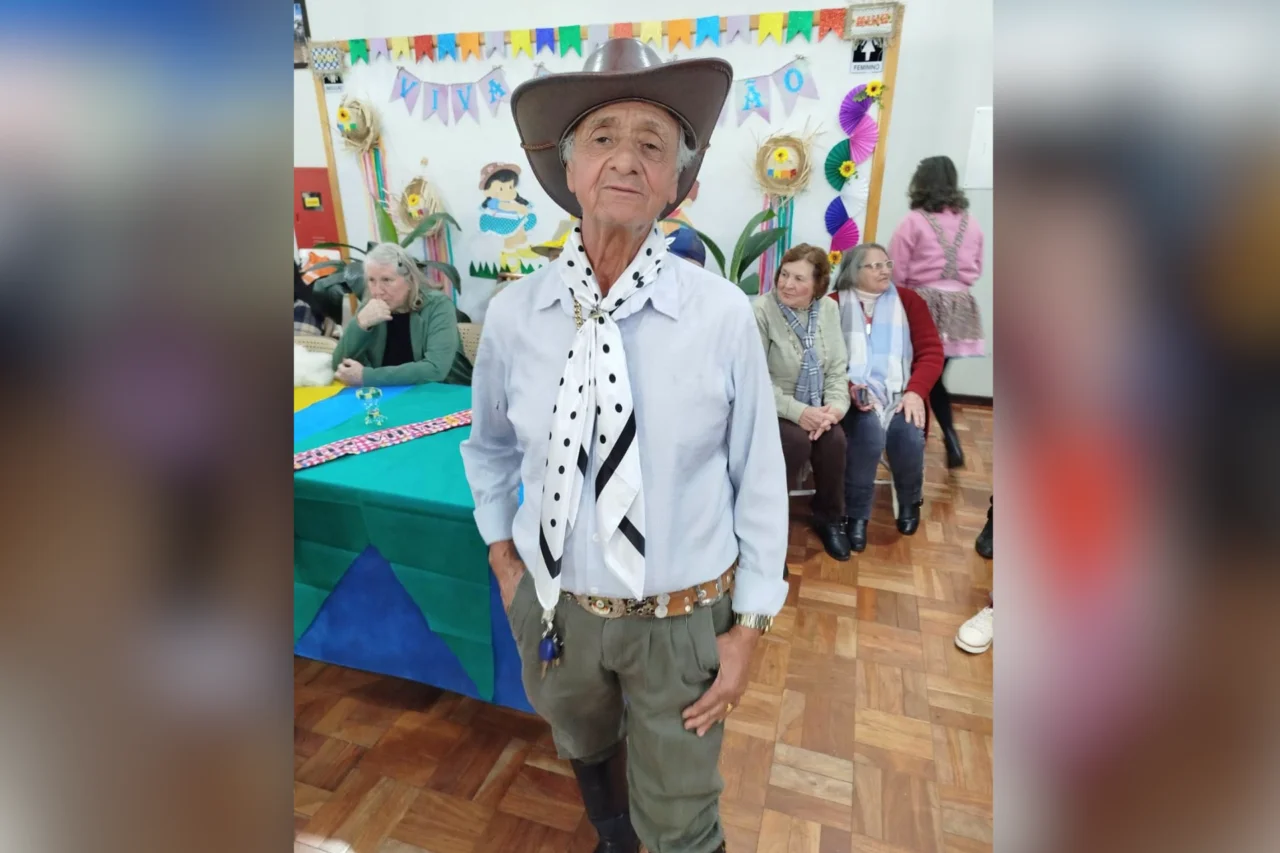 Arraial da Melhor Idade reúne mais de 400 idosos em São José do Cedro 13 Evento realizado no Centro dos Idosos reuniu mais de 400 participantes, contou com atividades juninas e escolheu Felipe de Mattos e Ivânia de Martini como Sinhô e Sinhá 2026