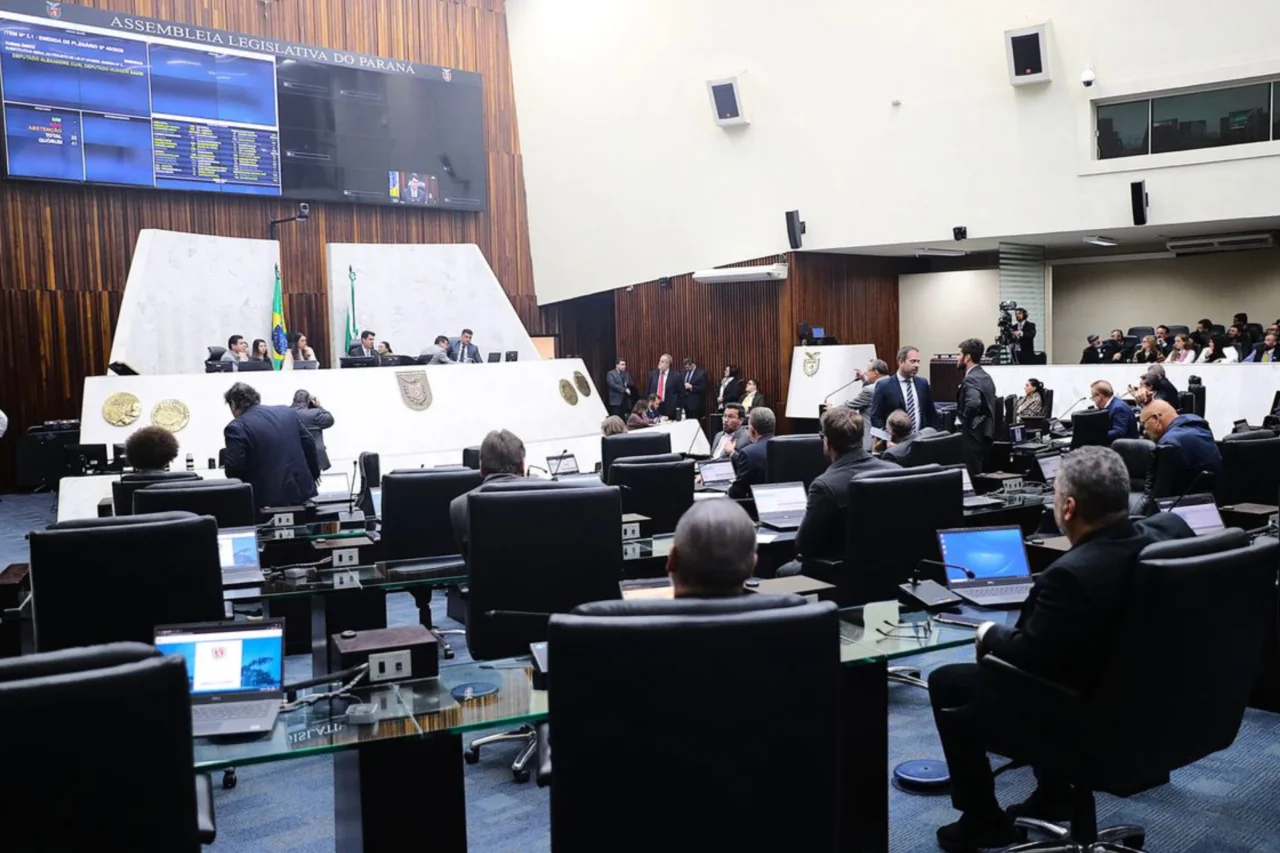 Assembleia aprova projeto que reduz em 55% custos de exames para CNH no Paraná 1 Assembleia aprova projeto que reduz em 55% custos de exames para CNH no Paraná