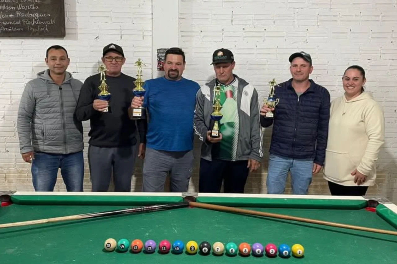 Idalino de Mello conquista título do Campeonato Interiorano de Sinuca Individual em São José do Cedro 7 Final do Campeonato Interiorano de Sinuca Individual foi realizada no Clube do Padre Réus e premiou os quatro primeiros colocados da competição