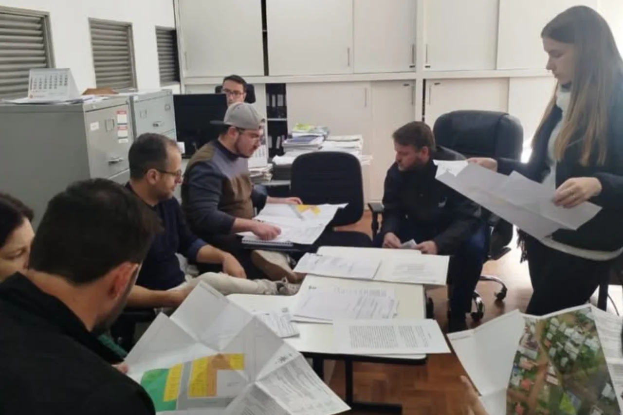 Comiss&atilde;o de Loteamento de S&atilde;o Jos&eacute; do Cedro avaliou projetos protocolados no munic&iacute;pio para verificar o cumprimento das normas urban&iacute;sticas e t&eacute;cnicas