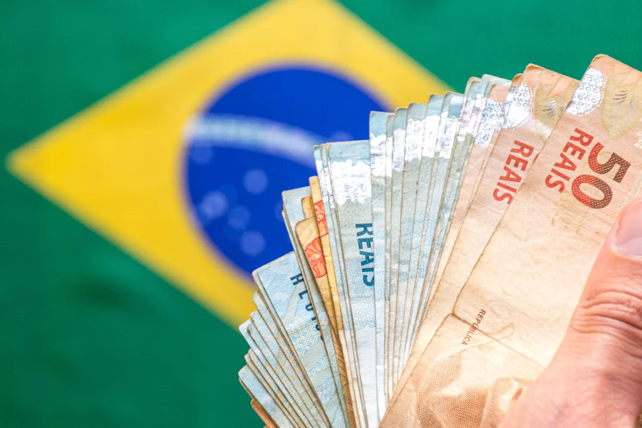 Brasil aparece como a 10ª maior economia do mundo em projeção do FMI para 2026 17 FMI estima que o PIB brasileiro alcance US$ 2,64 trilhões em 2026, colocando o país entre as dez maiores economias do mundo