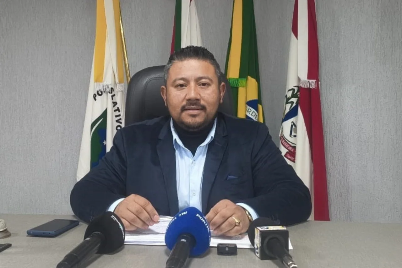 Presidente do Legislativo destaca aumento na arrecadação após ações no comércio exterior 1 O Presidente Everton Fragozo citou crescimento em empresas do setor, agenda em Florianópolis e apoio a medidas ligadas à aduana e ao Porto Seco