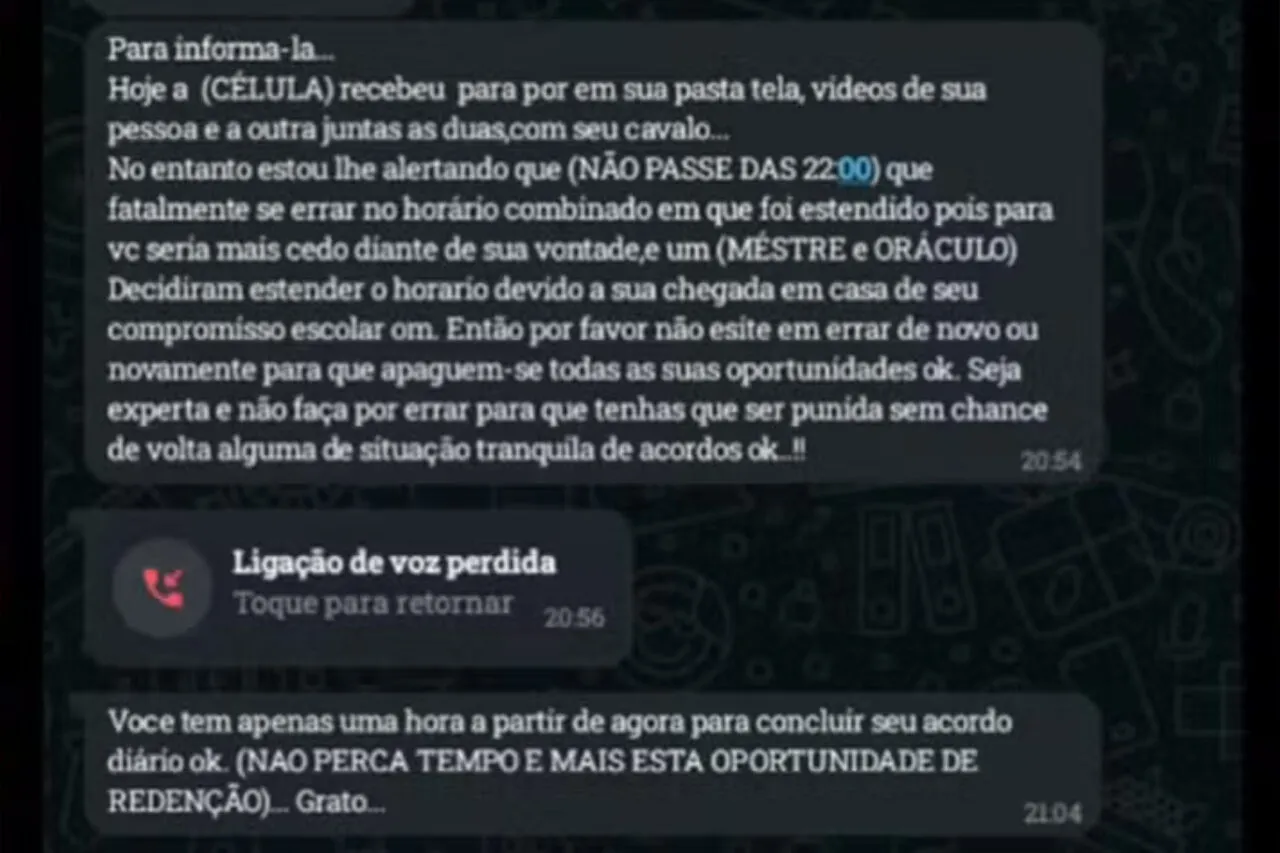 Pai e madrasta condenados a mais de 300 anos de prisão por obrigar adolescentes a produzir conteúdo sexual 3 Meninas tinham 13 e 16 anos. Investigações concluíram que o pai e a madrasta usavam linguagem de 'seita' para coagir as vítimas