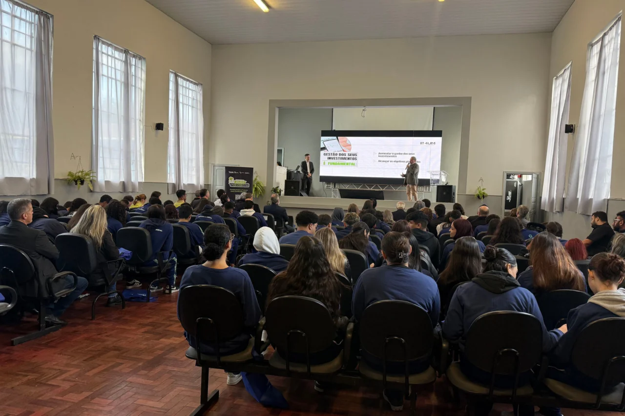 Paraná lança programa para levar educação previdenciária ao ensino médio 4 Programa Jovem Previdente será integrado à grade curricular da rede estadual e deve atender mais de 120 mil alunos da 3ª série do ensino médio em 2026