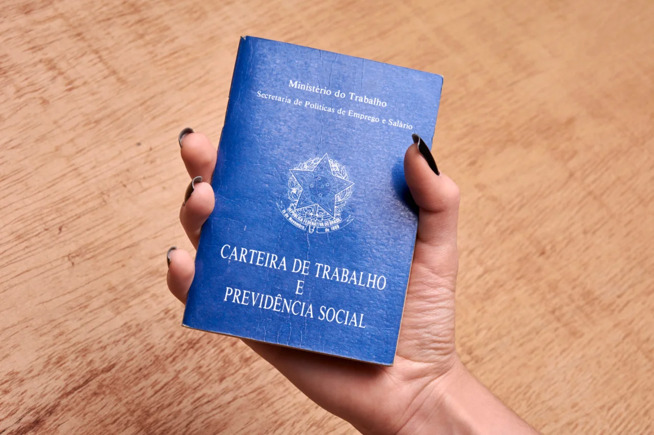 Trabalhadores com saldo no FGTS em 31 de dezembro de 2025 poderão receber parte do lucro do fundo, com valor ainda sujeito à aprovação oficial